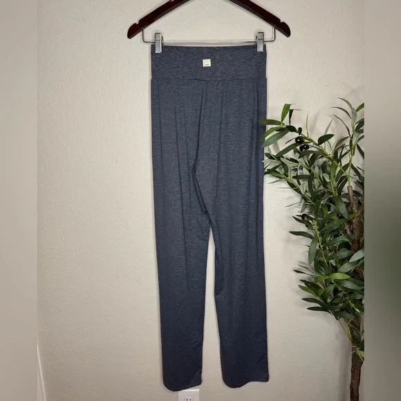 Vuori Women's Charcoal Wide Leg Pants - Picture 5 of 6